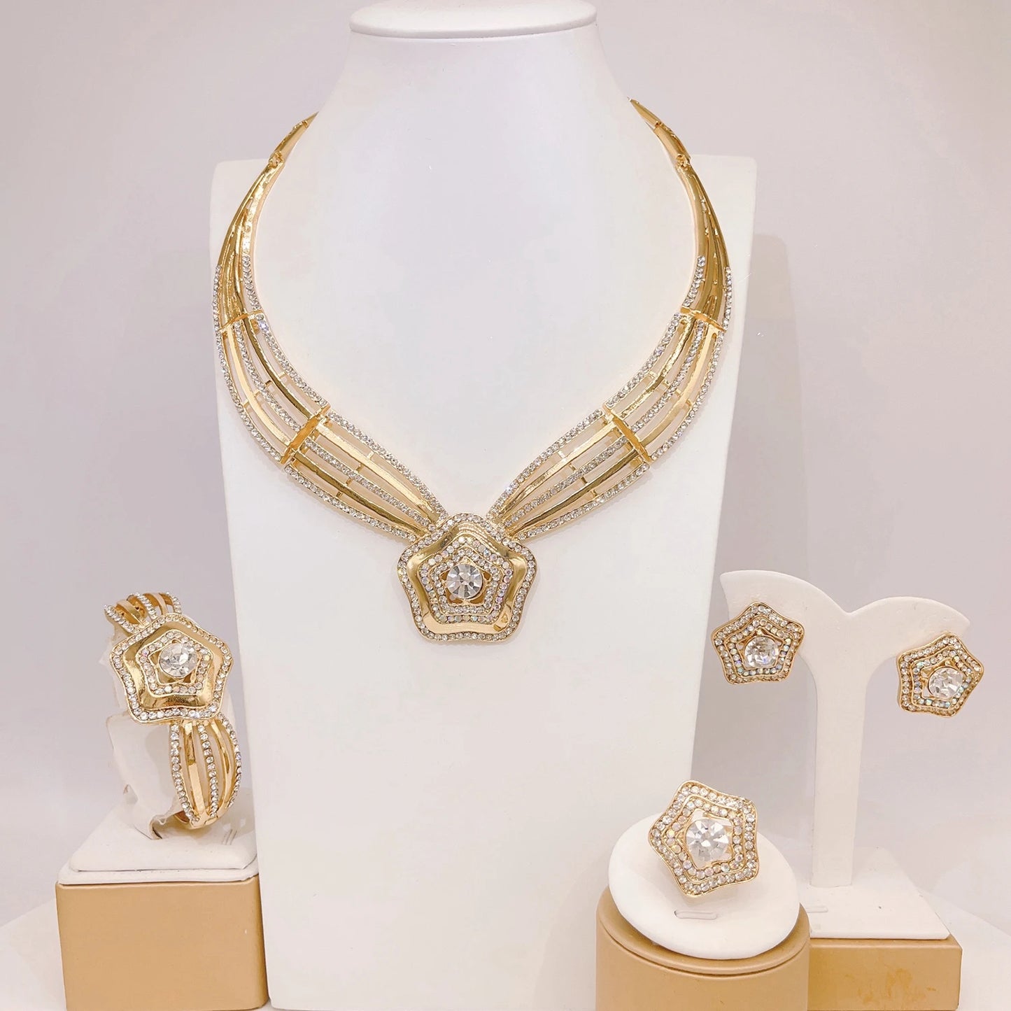 ZhuerruiNew 24K Gold-Plated Jewelry Set with Diamond Stars Unique Personality Vitality Bridesmaids Accompanied Hand GiftHA240507