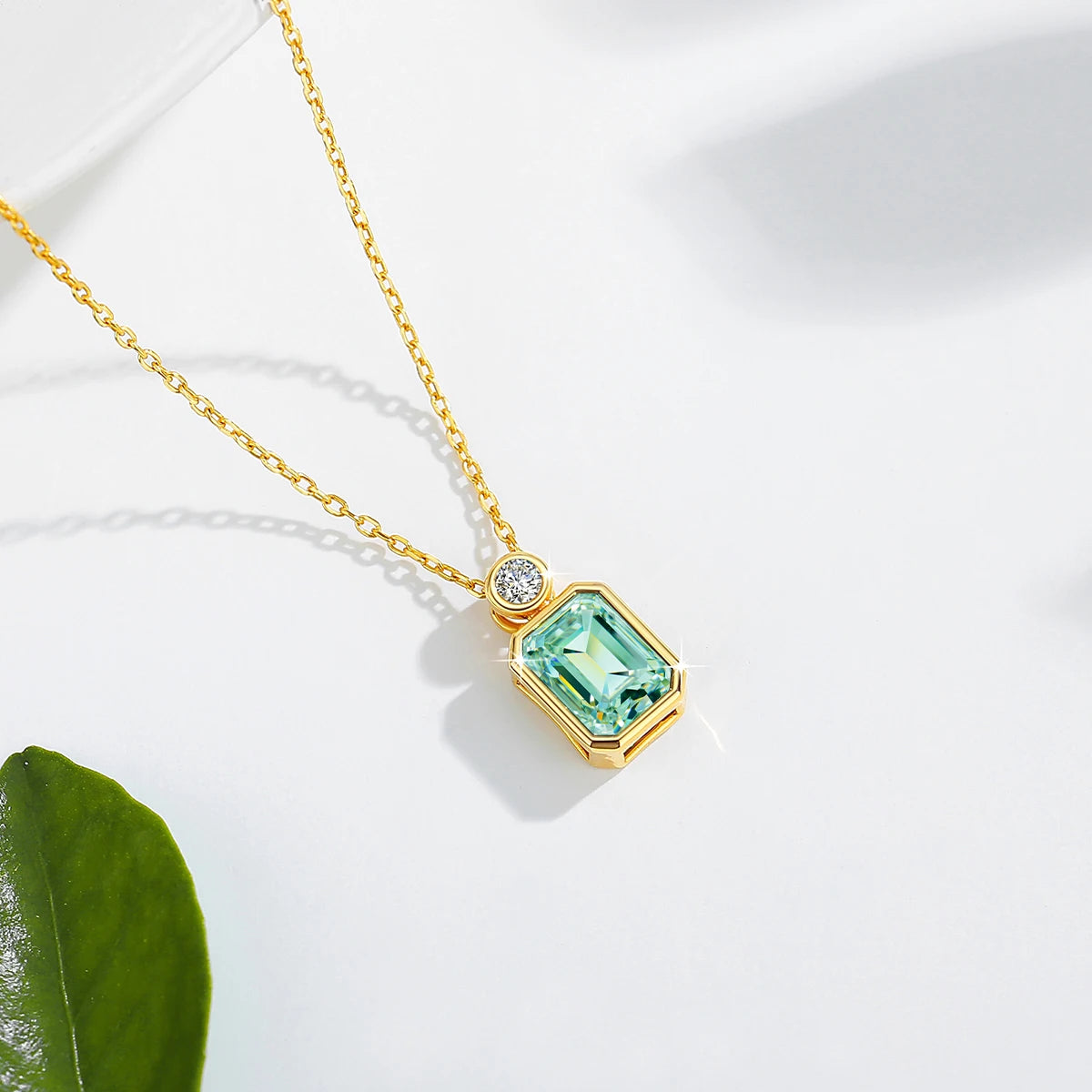 Gioiellieri Fine Jewelry Gold Woman New Year Gift 2ct 3ct 4ct Light Green Emerald Cut Moissanite 14K Gold Hollow Pendant Necklace
