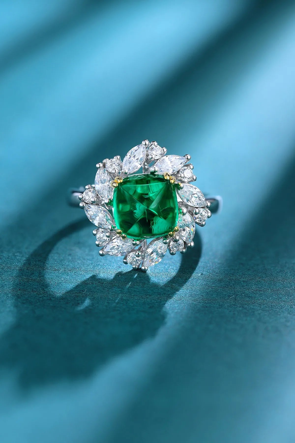 Gemfiori Jewelry Trendy High Quality S925 Silver Cultivated Emerald Ring Unisex Engagement Ring for Wedding Party or Gift