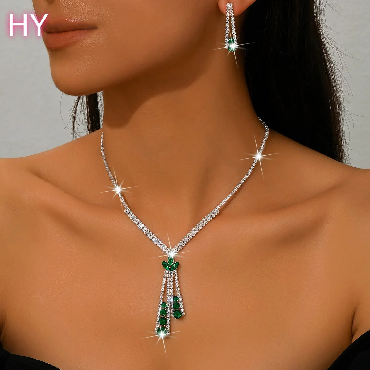 HY Wholesale Accessories: Diamond-Studded Geometric Tassel Necklace for Women - High-End Clavicle Chain