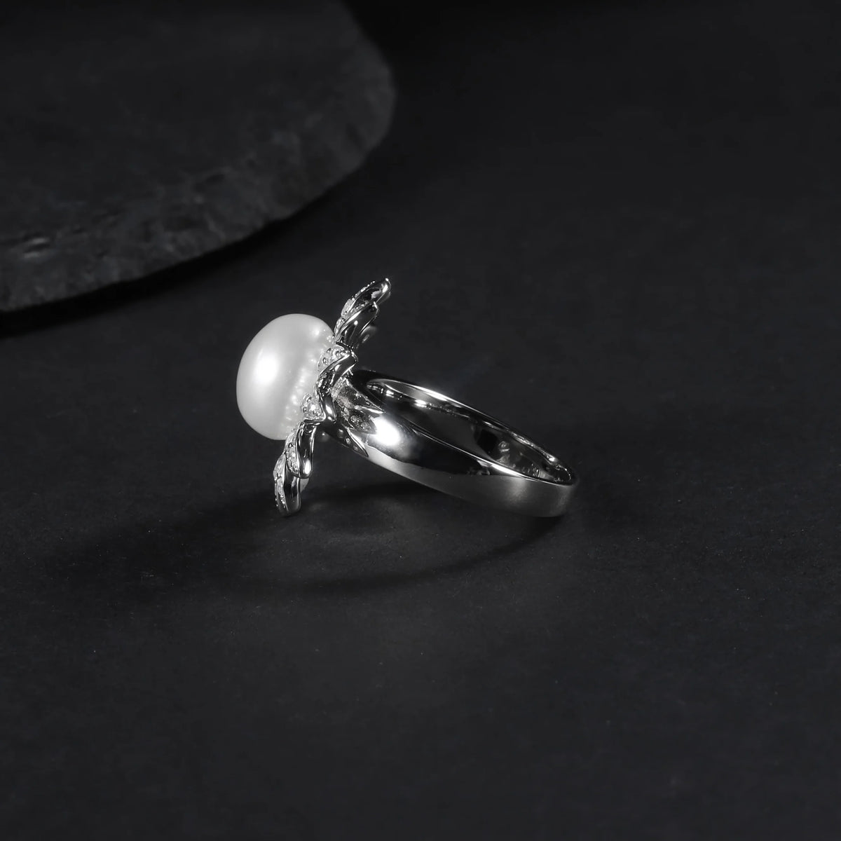 ArtistA D1030 Abiding Custom Sunflower 10MM Black/White Freshwater Pearl Flower 925 Sterling Silver Women Ring for Wedding