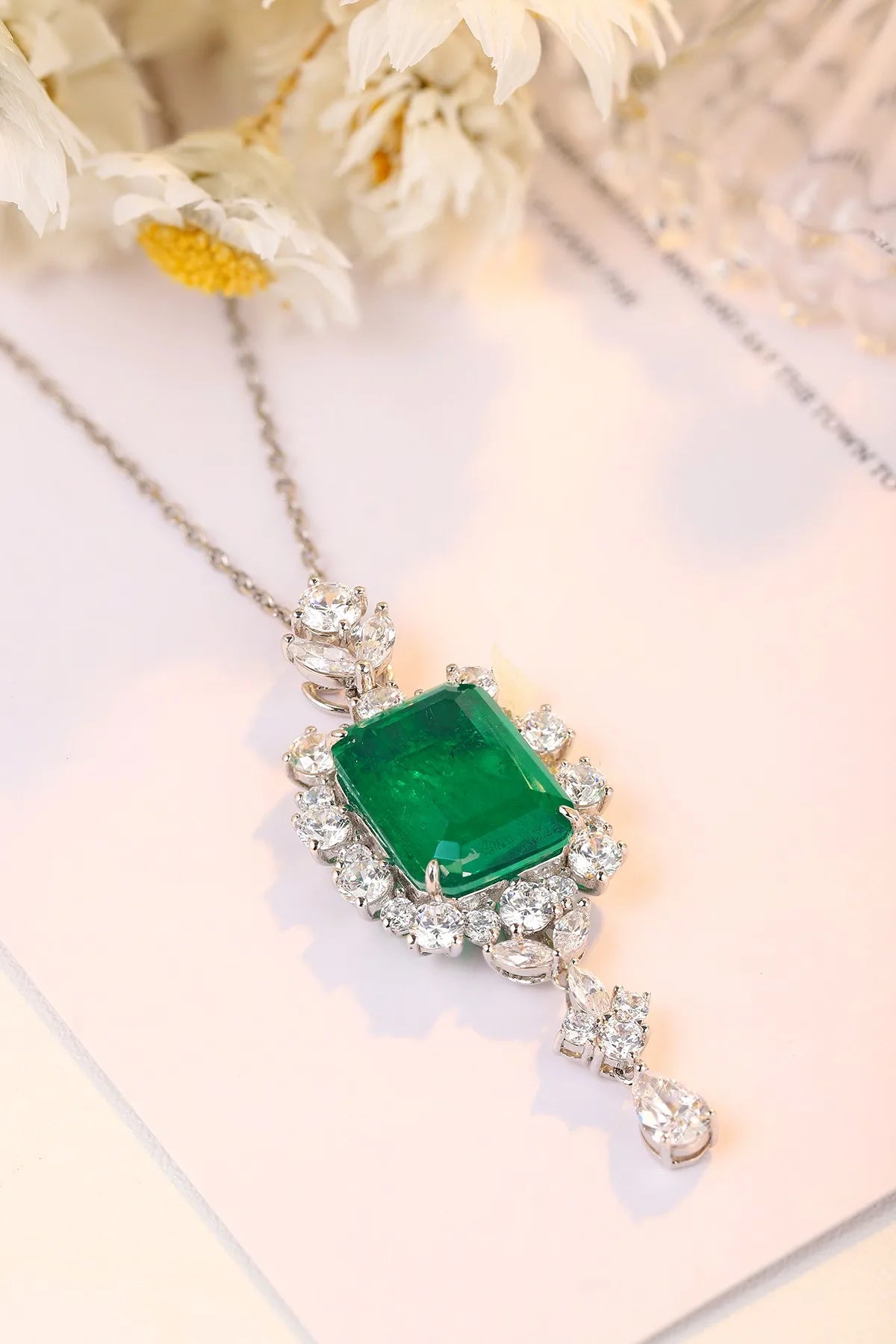 Gemfiori Anster 925 Sterling Silver High-quality Cultivated Emerald Necklace - Suitable for Parties or As a Gift