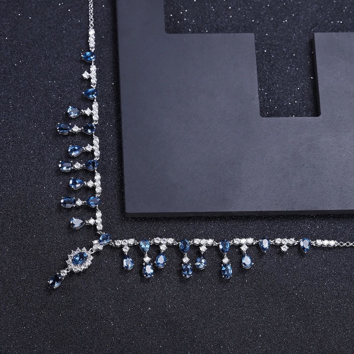 ArtistA Abiding Luxury Elegant 925 Sterling Silver Natural London Blue Topaz Gemstone Pendant Y-Necklace for Party Occassion