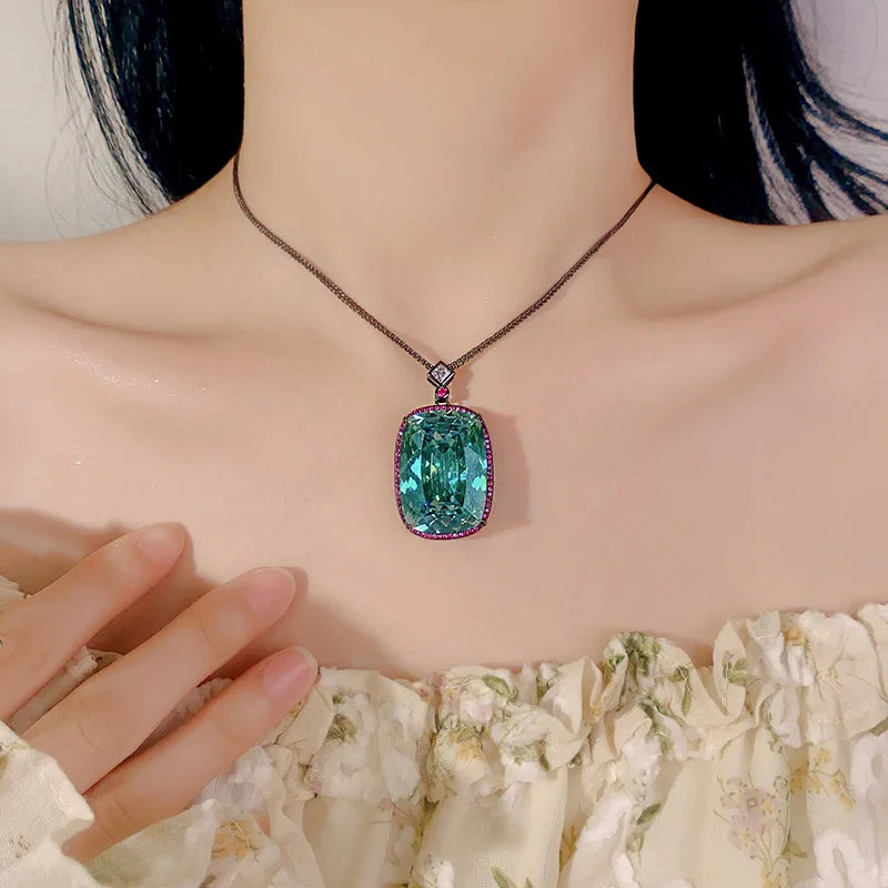 S&S Luxury High-end Emerald Pendant Inlaid with Sparkling Zircon Light Luxury Green Zircon Necklace