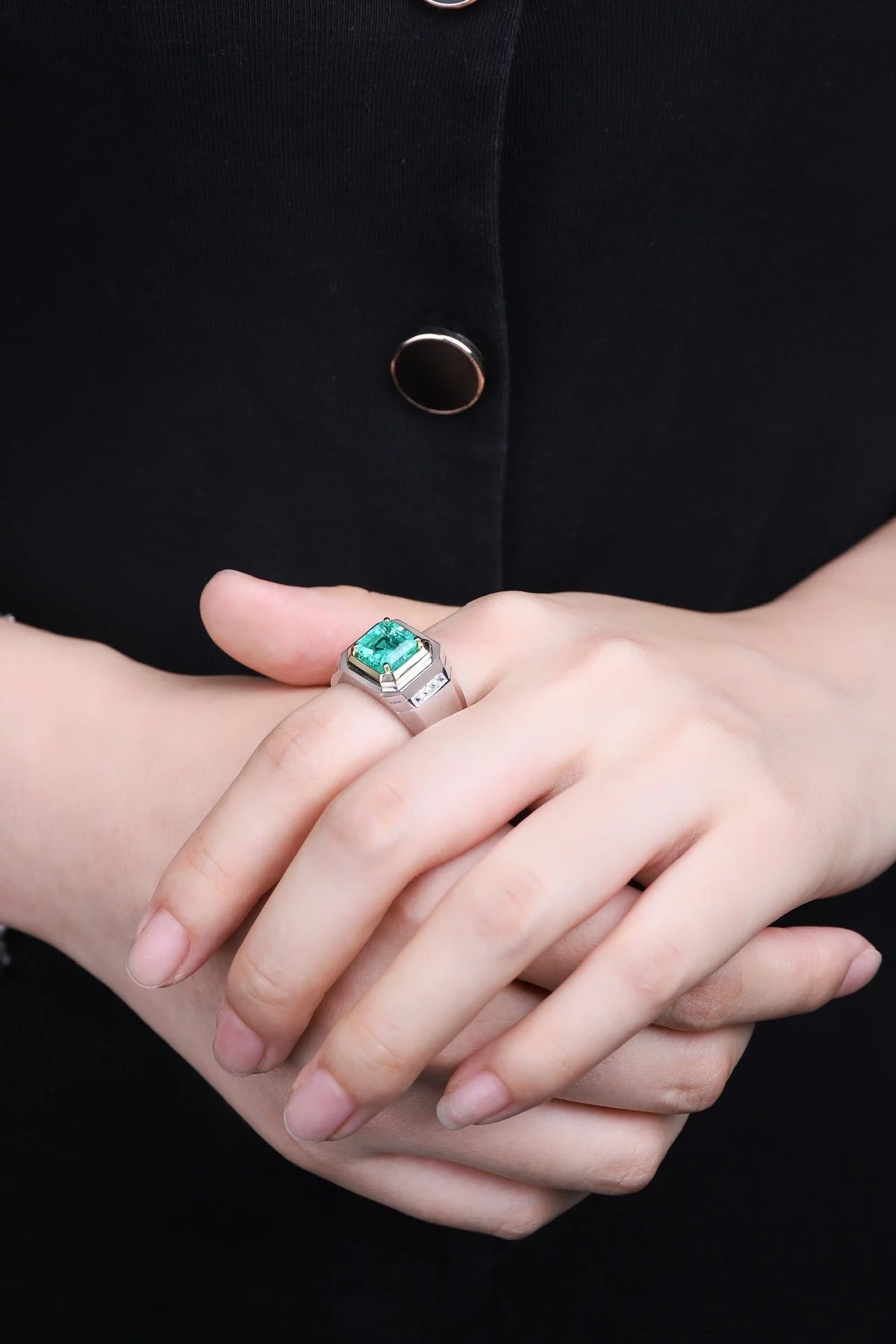 Gemfiori HOT~selling S925 Silver Cultivated Emerald Men's Ring Main Stone: 1.63CT Side Stones: 0.38CT Total Weight: 7g