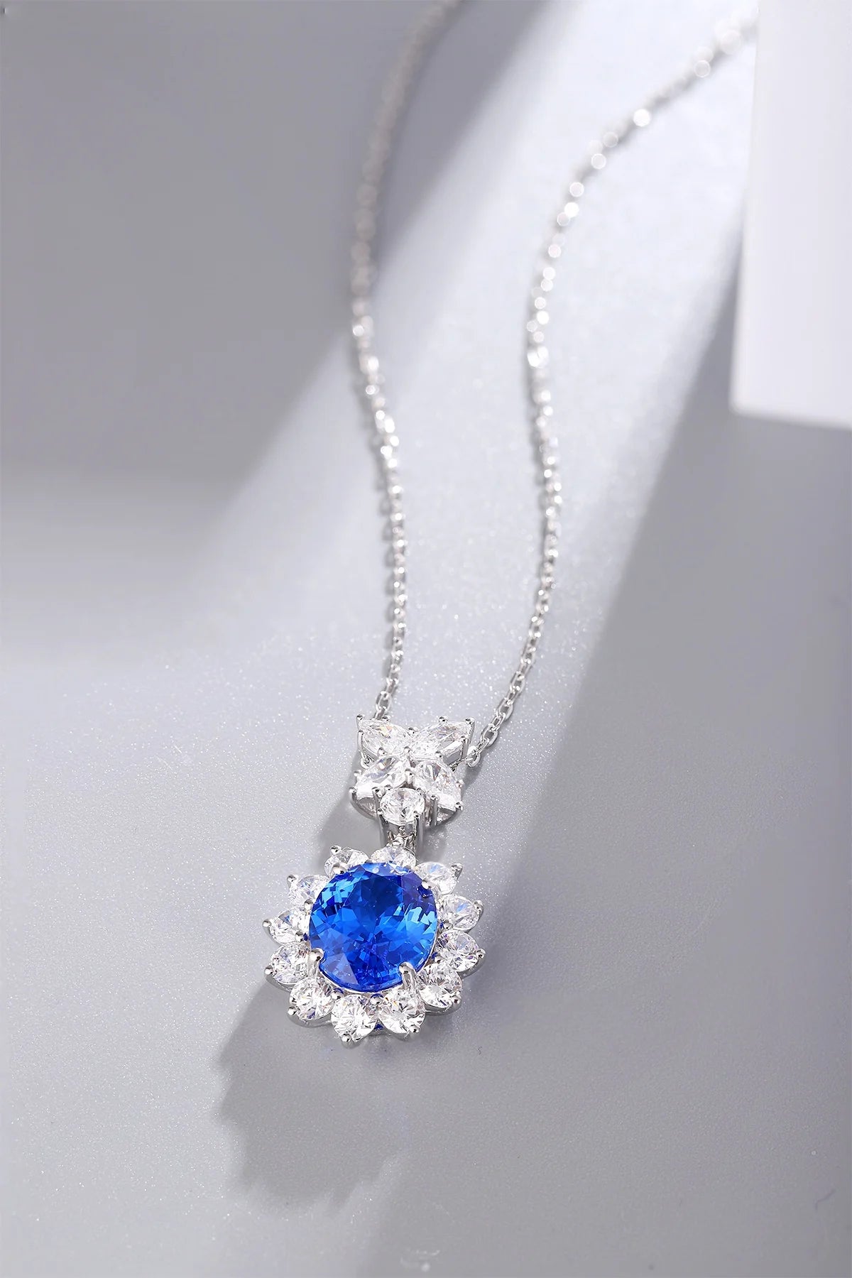 Gemfiori Anster 925 Sterling Silver High-quality Cultivated Cobalt Spinel Necklace - Suitable for Parties or As a Gift