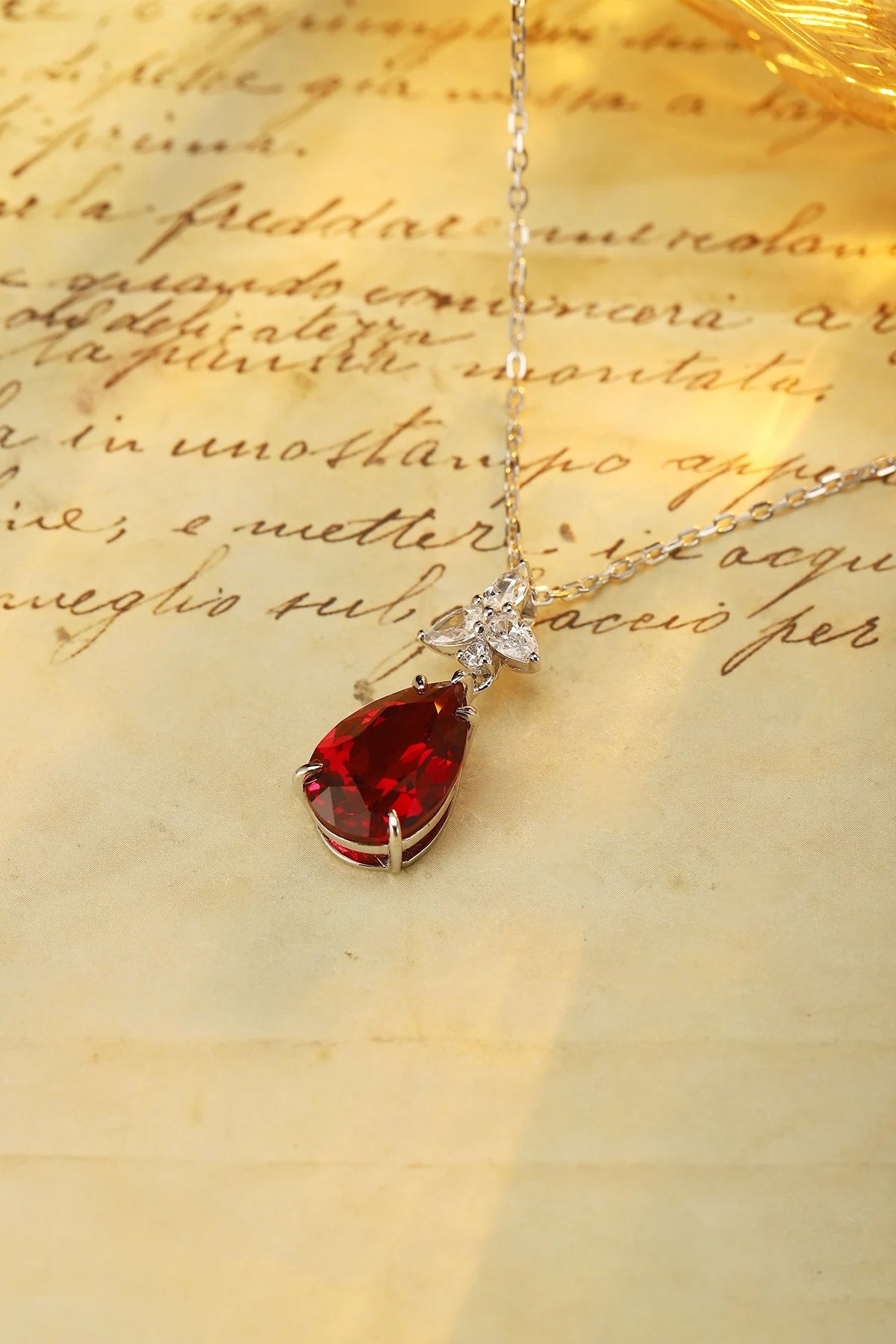 Gemfiori Anster 925 Sterling Silver High-quality Cultivated Ruby Necklace - Suitable for Parties or As a Gift