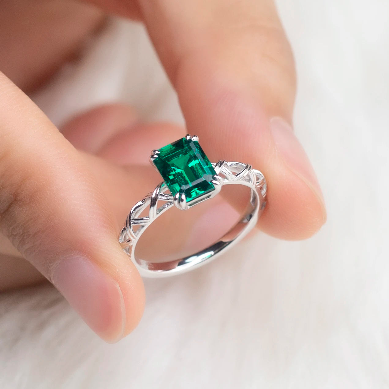MSR-1216 925 Sliver Custom Women Jewelry 6*8 mm Lab Emerald Stone Ring