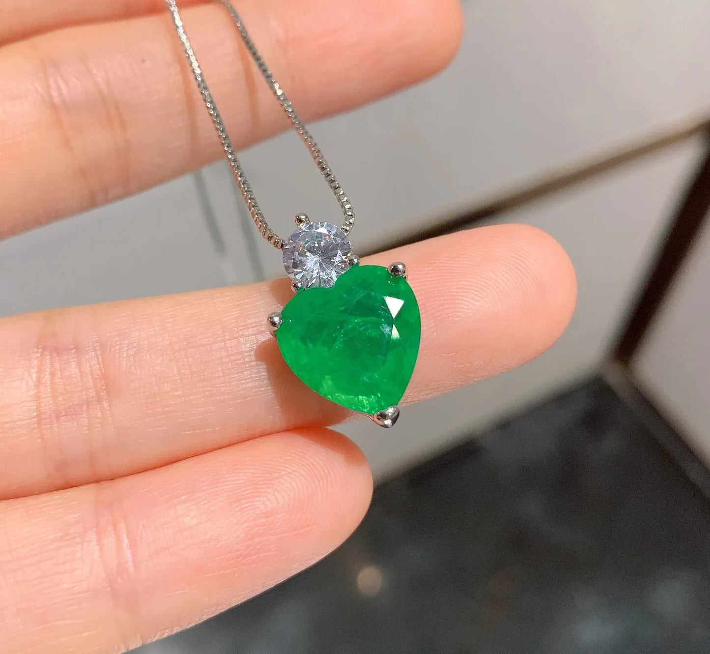 Fashion Eco-friendly Copper Necklace Earrings Set Emerald Green Heart Cut Cubic Zirconia Elegant Bridesmaid Brass Jewelry Sets