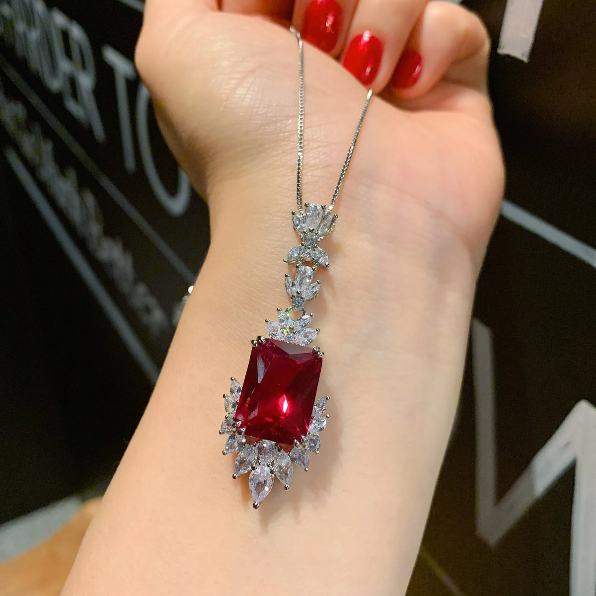 Gemfiori French Court Style Exaggerated and Atmospheric Heavy Industry Jewelry Zircon Inlay High-end Pendant Ring Earring Set