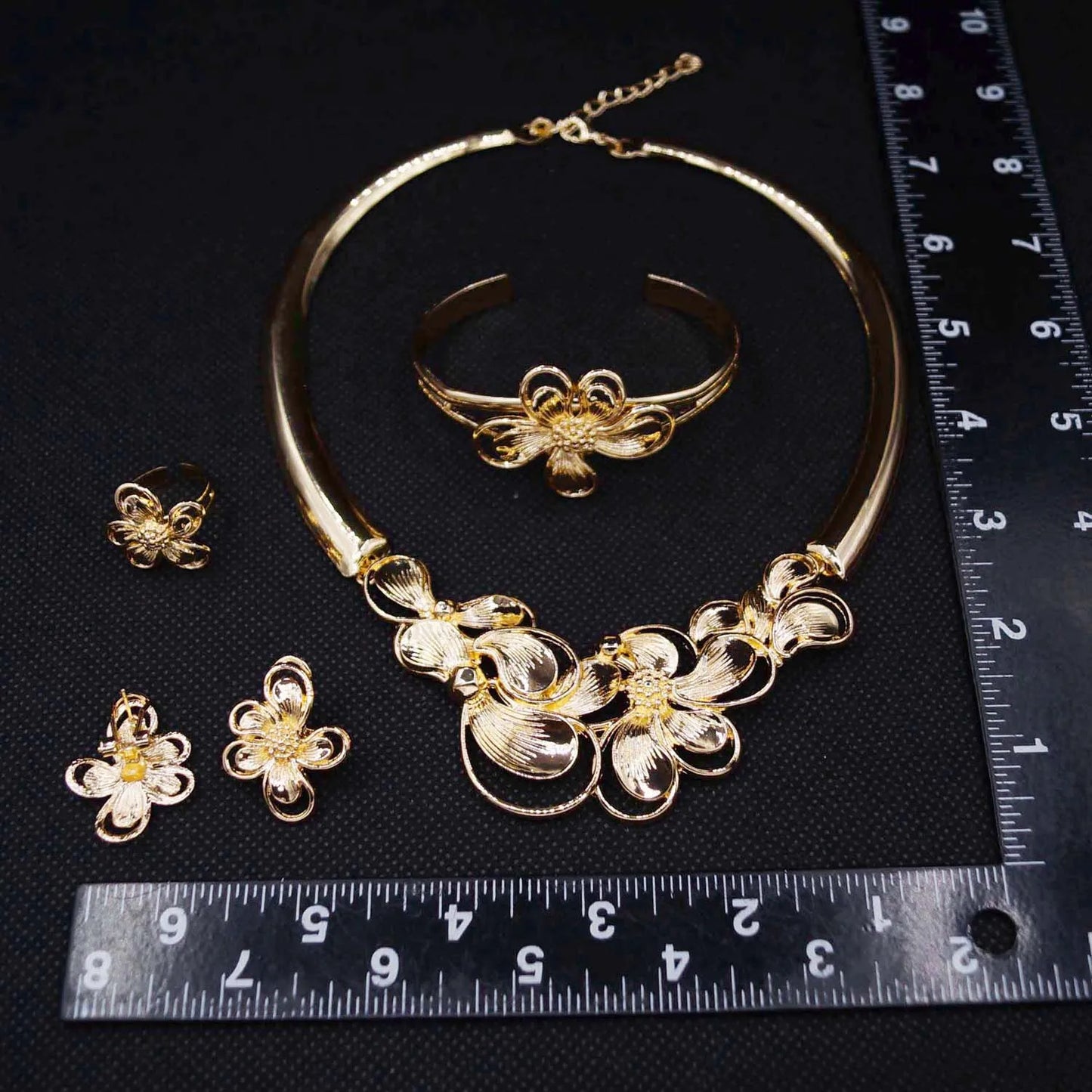 Zhuerrui Electroplated Jewelry Women's Jewelry Set Silver Flowers Necklace Jewelry Sets Fashionable Bridal Accessories HA20053