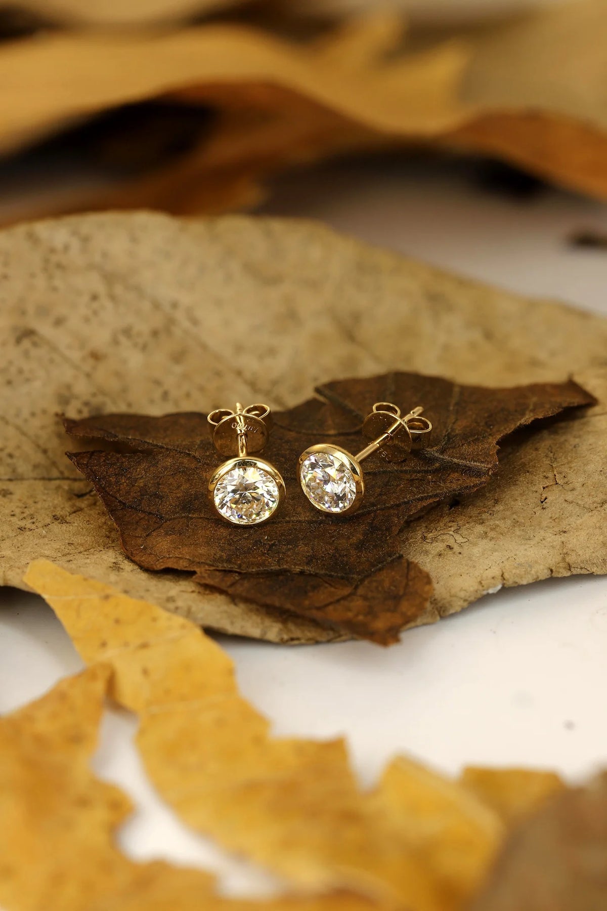 Gemfiori 18K Gold Lab Grown diamond Stud Earrings at Shopping Festival Discounted Price in Stock and Can Be Shipped Out Quickly