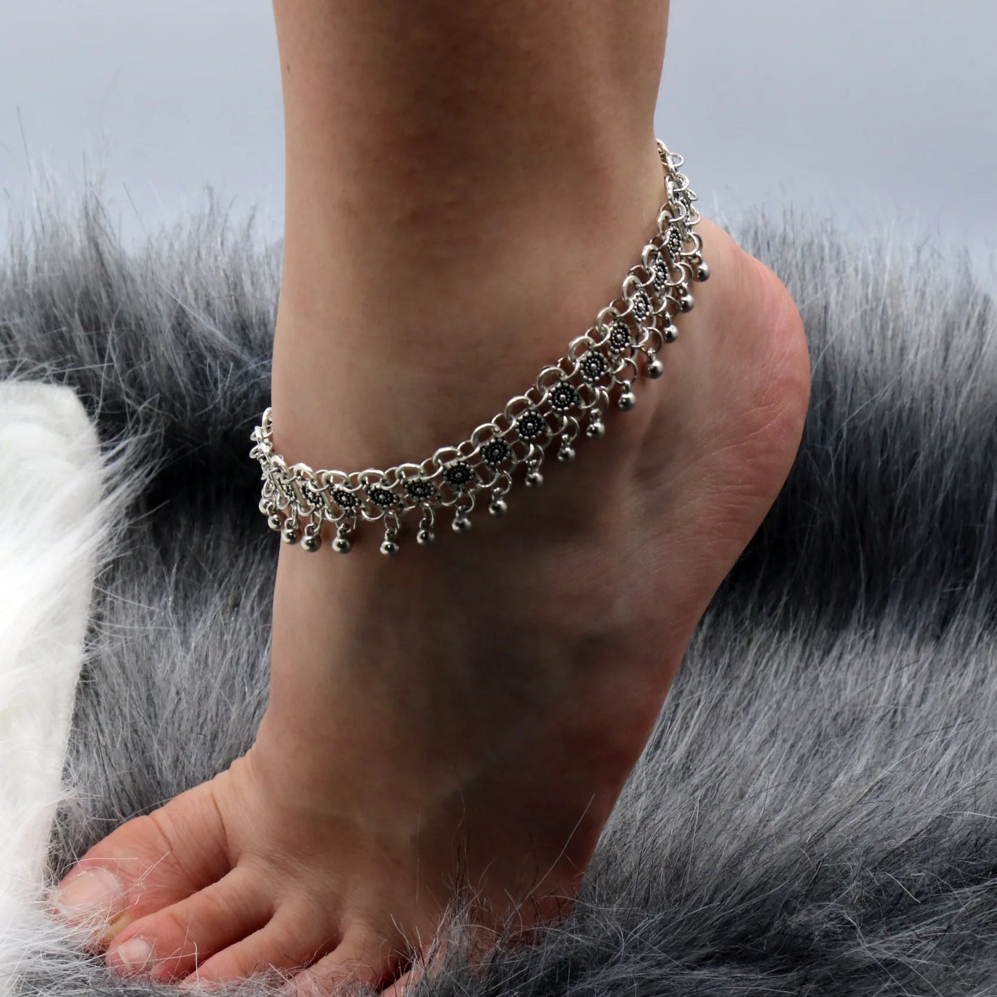 New Fashion Ethnic Style Anklet Pendants Luxury Hollowed Out Carved Beaded Anklets Women'S Retro Exaggerated Alloy Jewelry