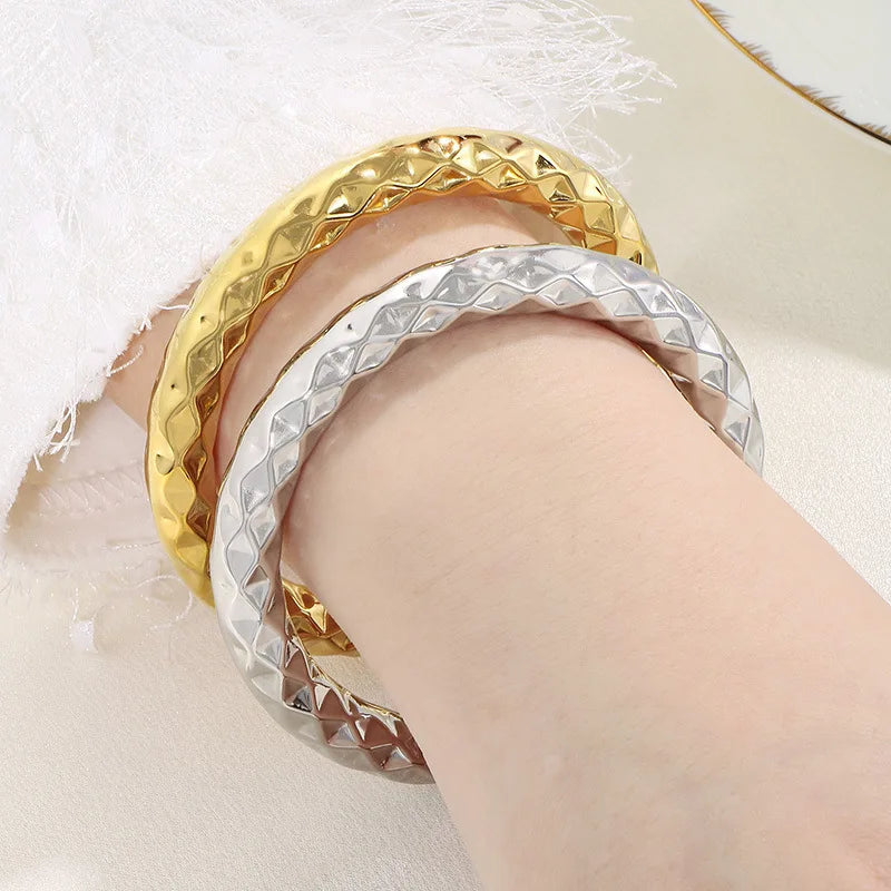 FASHIONISTA European American Temperament Stainless Steel Bracelet Fashionable Sparkling Hollow Jewelry Bangles