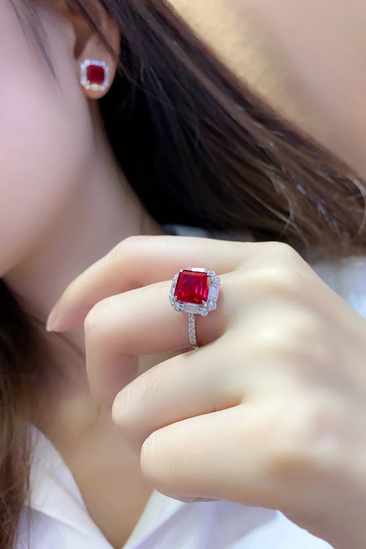 Gemfiori S925 Silver Cultivated Ruby Ring Main Stone: 3.54CT Side Stones: 0.5CT Weight: 3.73g