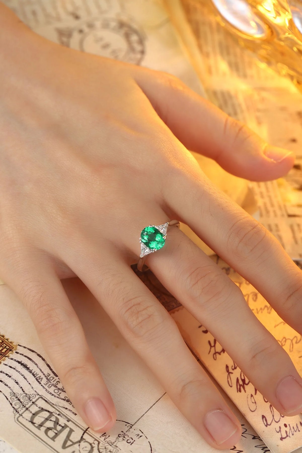 Gemfiori Anster Jewelry S925 Silver Lab Grown Oval Cut Emerald Ring Luxury Halo Setting Fine Jewelry for Daily & Party Wear