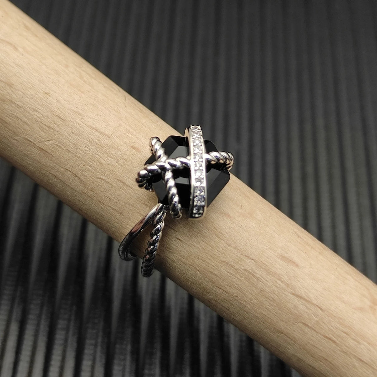 FASHIONISTA DY High-Quality Silver-Plated 11mm Hexagonal Diamond-Set Ring, Silver-Plated Colored Gemstone Inlaid Ring, Jewelry