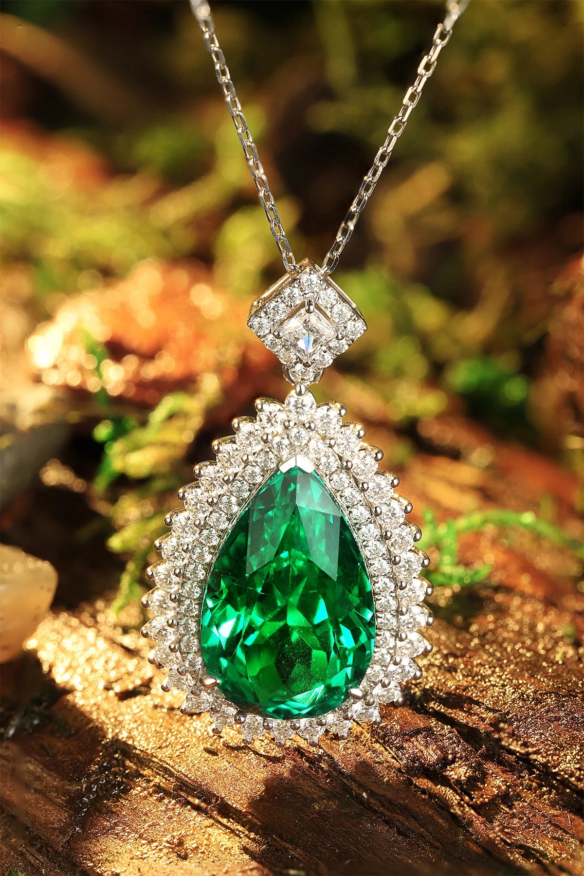 Gemfiori 19*12mm 9.9ct Pear shape Lab Hydro emerald 18k gold Fashion Pendant necklace from Shenzhen custom Gemfiori Wuzhou Gems