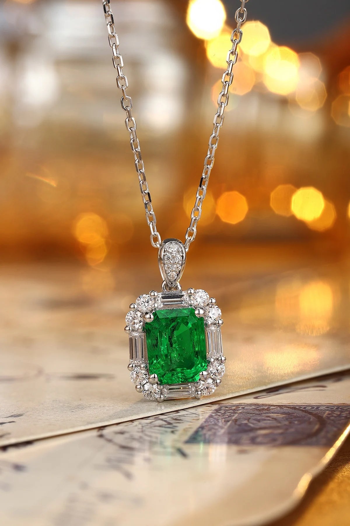 Gemfiori Anster 925 Sterling Silver High-quality Cultivated Emerald Necklace - Suitable for Parties or As a Gift