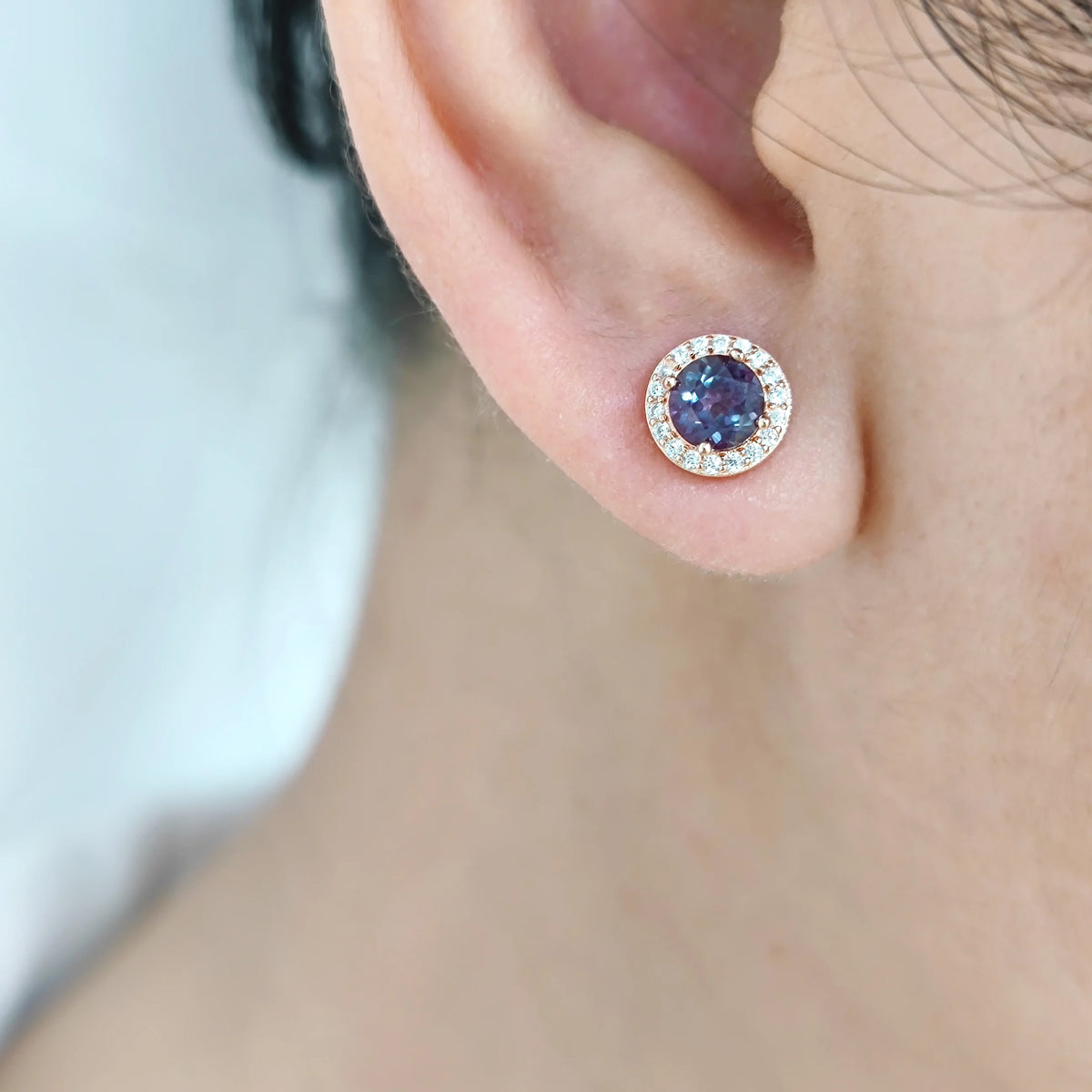 ArtistA Abiding Halo Solitaire Multi-shape Design 925 Sterling Silver Lab Grown Alexandrite Stud Earrings Hoop Earrings Gold Plated