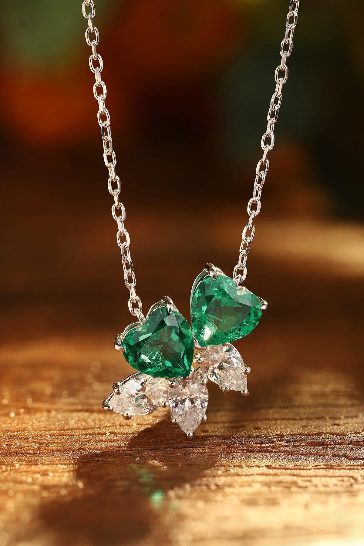 Gemfiori Anster 925 Sterling Silver High-quality Cultivation Lab Grown Emerald Necklace - Suitable for Parties or As a Gift