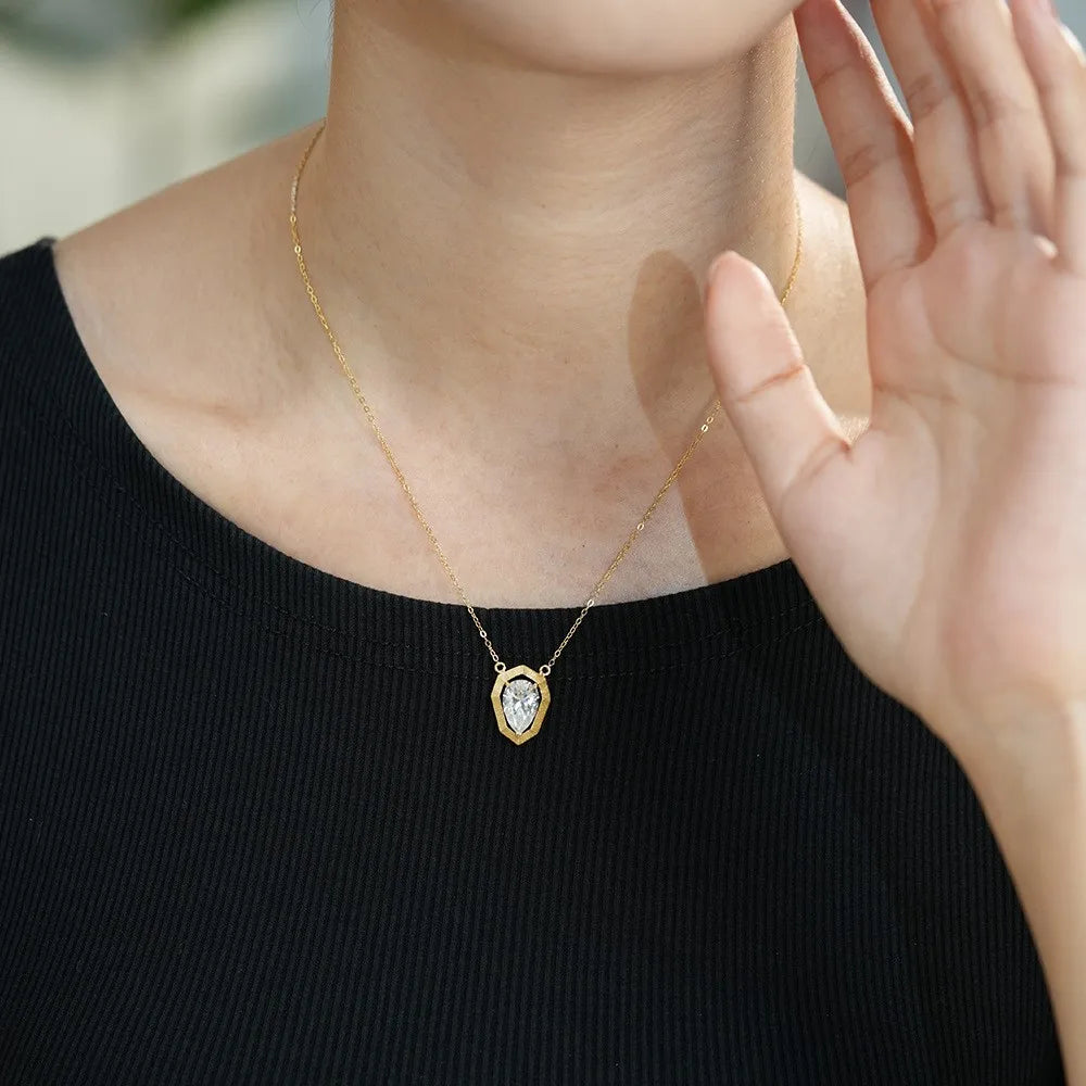 ArtistA Pear Cut 4ct Vvs Gra Moissanite Waterdrop Jewelry 925 Silver Gold Plated Brushed Finish Shield Pendant Necklace And Earrings Set