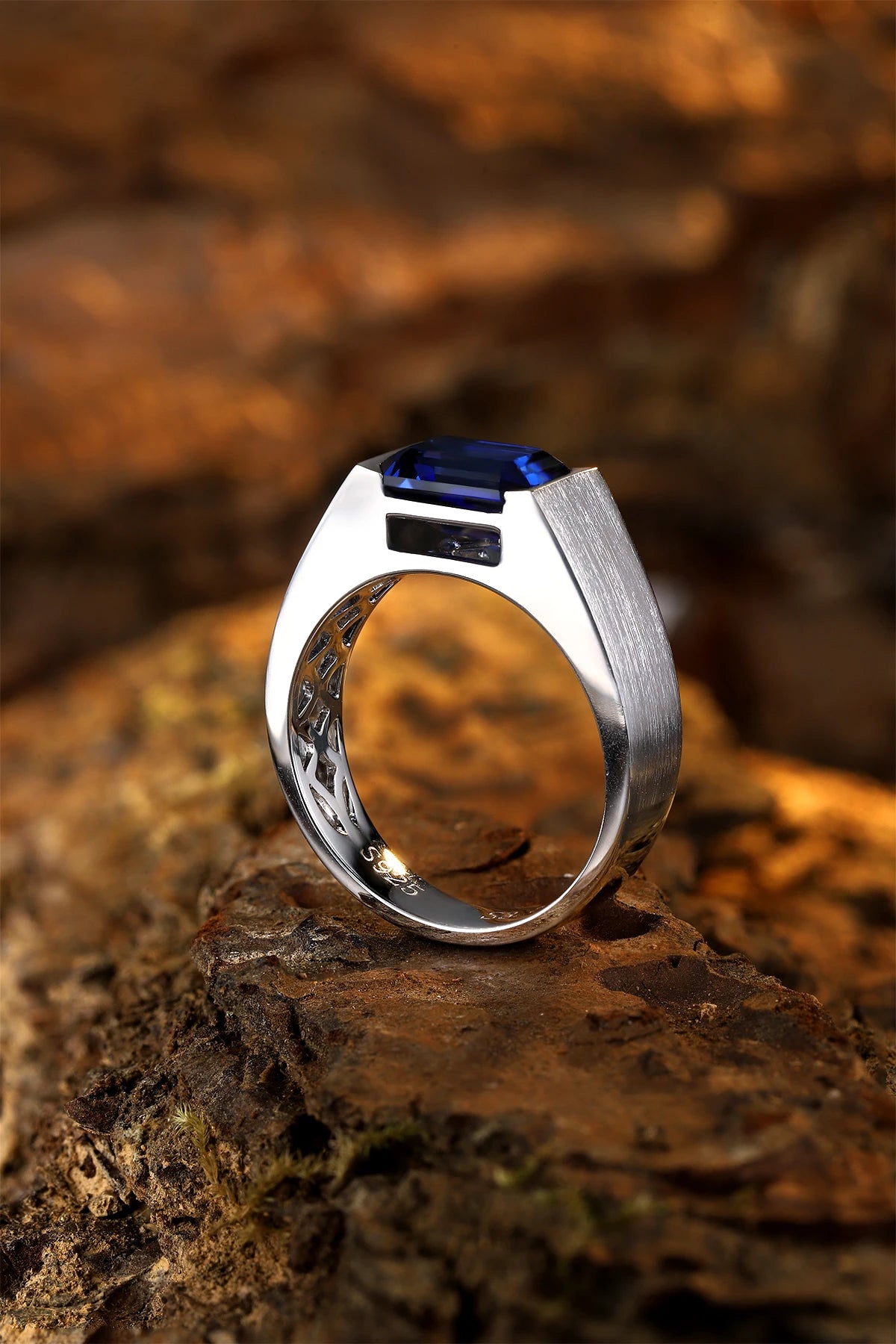 Gemfiori High Quality Silver Emerald Cut Shape Lab Grown Blue Sapphire Gemstone 3.51CT Classic Style Men Rings Wedding Jewelry Ring