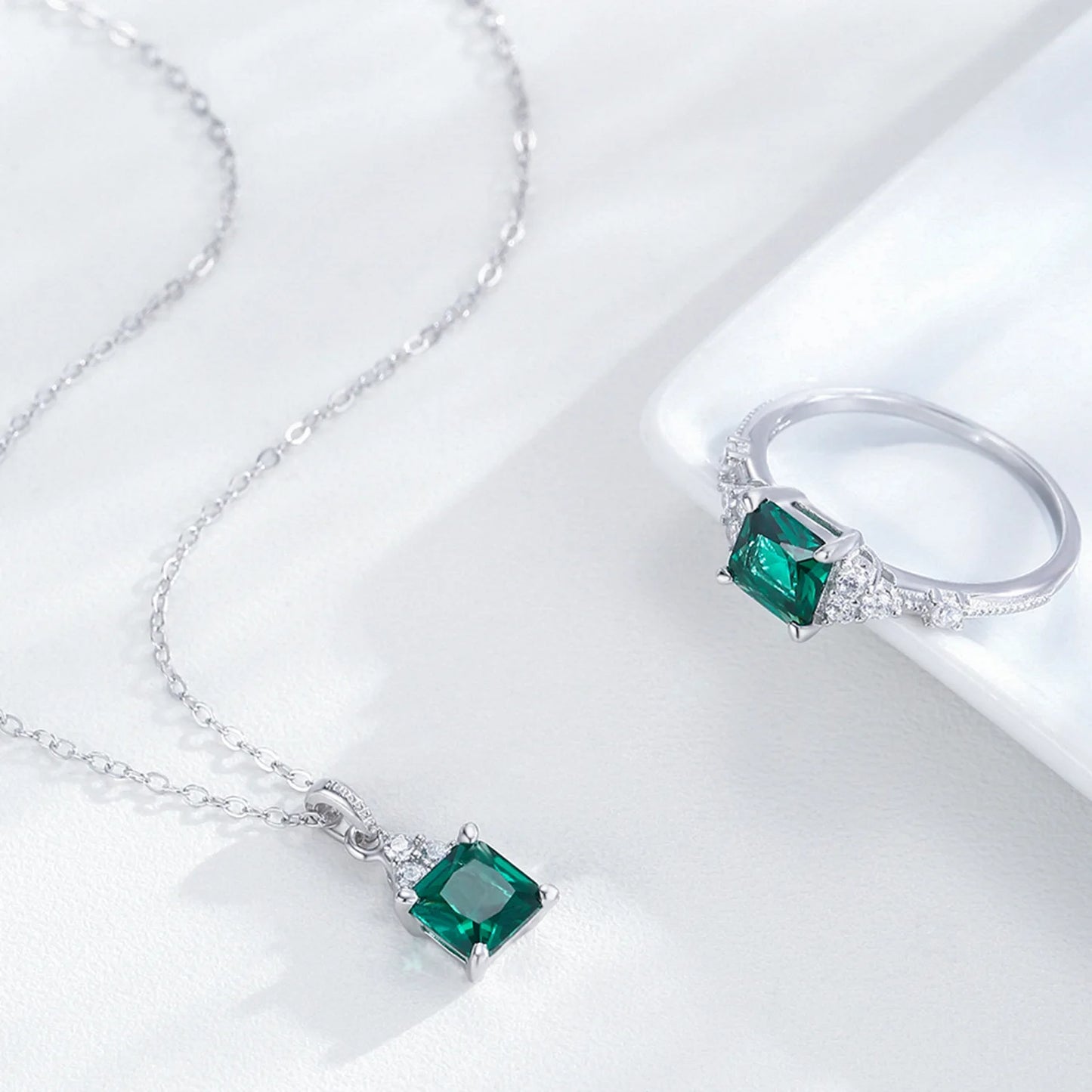 Premium 925 Sterling Silver Green Square Diamond Ring Necklace Niche Design Luxury Casual Set Gift Set