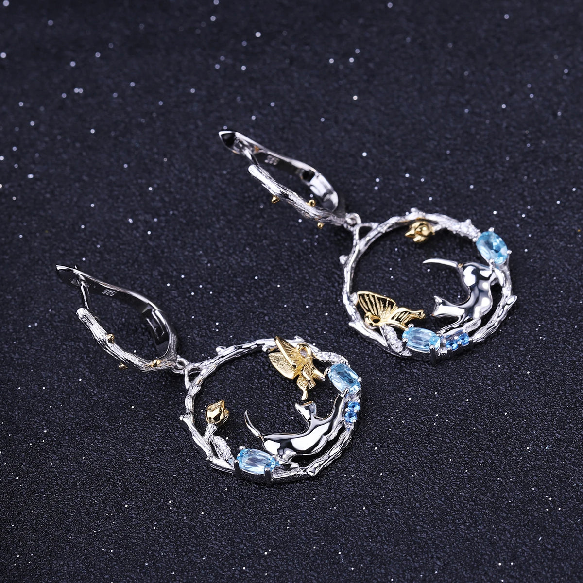 ArtistA C7784 Abiding Original Desig Kitten Chasing Butterfly Geometric Circle Oval Swiss Blue Topaz Drop Earrings Pendant & Ring Set