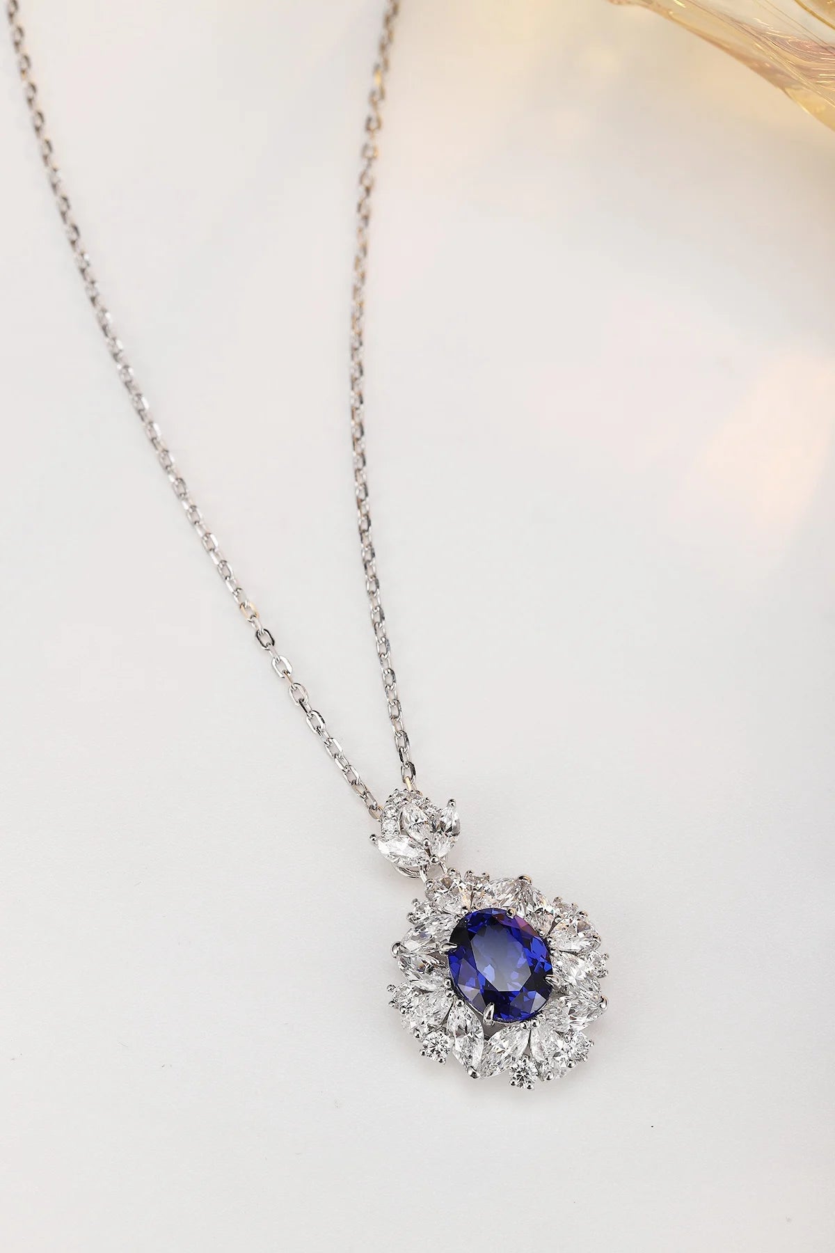 Gemfiori Anster 925 Sterling Silver High-quality Cultivated Sapphire Necklace - Suitable for Parties or As a Gift
