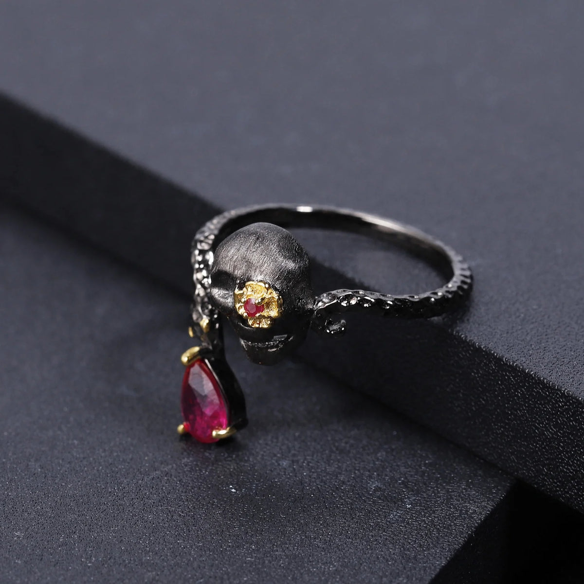 ArtistA C8280 Abiding Fine Jewelry 925 Sterling Silver Black Plated Glass Filled Ruby 3 Pieces Skull Jewelry Set for Halloween Gift
