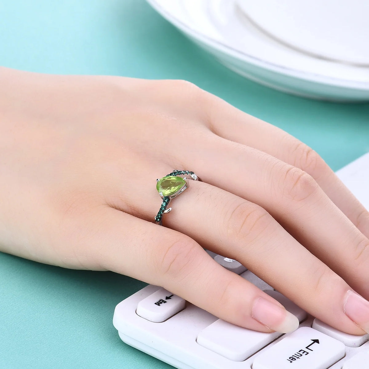 ArtistA C8212 Abiding Pear Cut Green Stone Peridot Gemstone 925 Sterling Silver Olive Branch Adjustable Ring Hoop Earrings Set