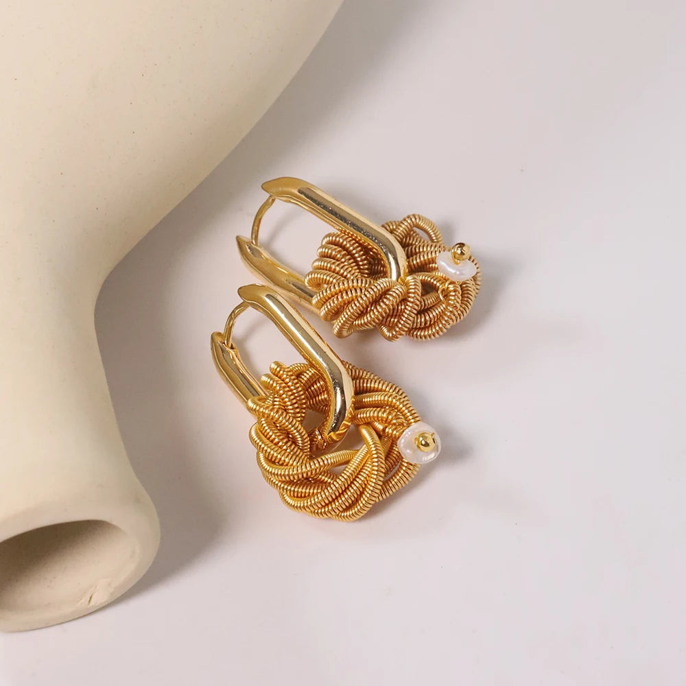 Metal Wire Wound Freshwater Pearls Earrings for Women Korean Classic Vintage Fashion Jewelry Stud Earrings