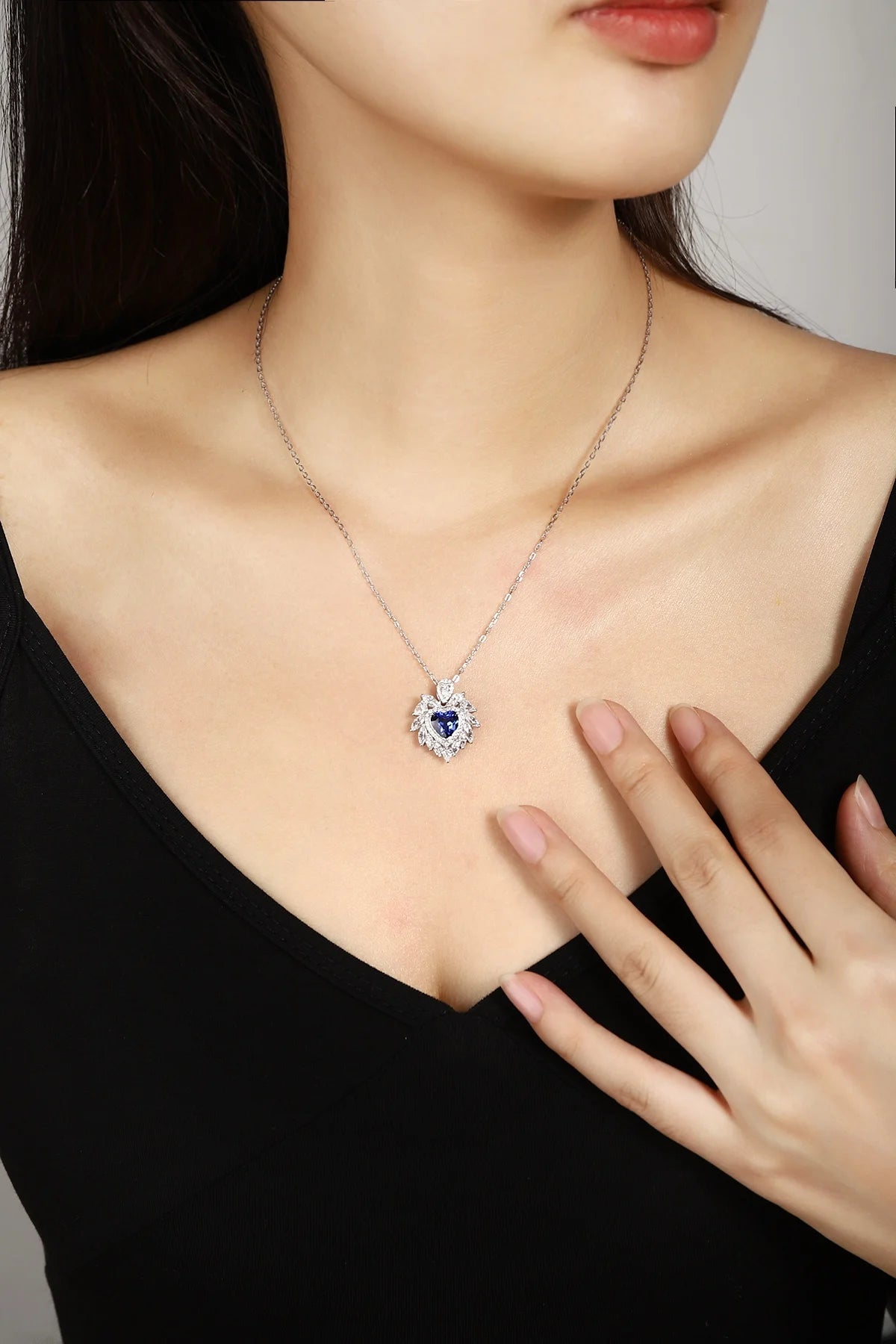 Gemfiori Anster 925 Sterling Silver High-quality Cultivation Lab Grown Sapphire Necklace - Suitable for Parties or As a Gift