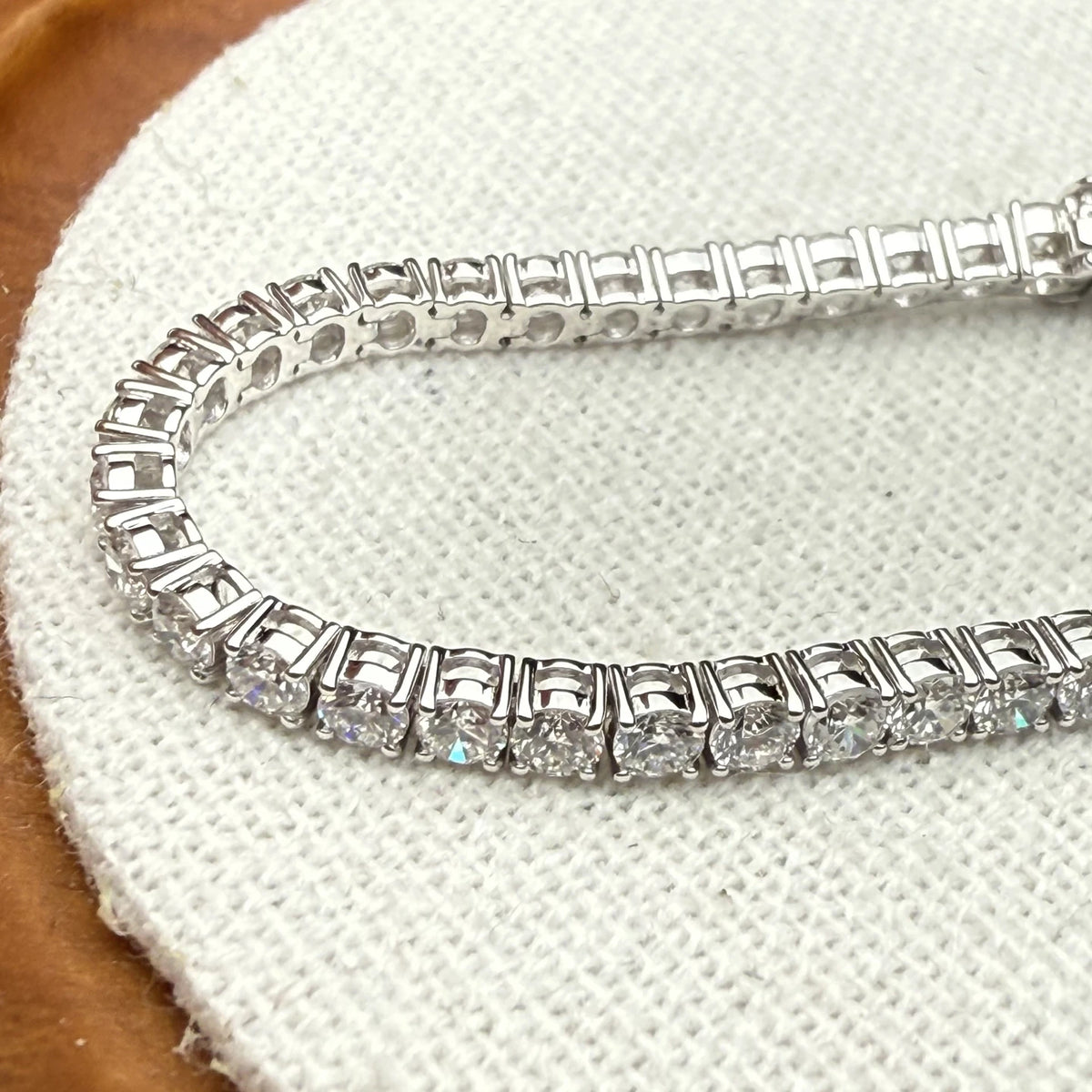 ArtistA 18K 2.5mm Round Lab Diamond White Gold Tennis Bracelet for Gift