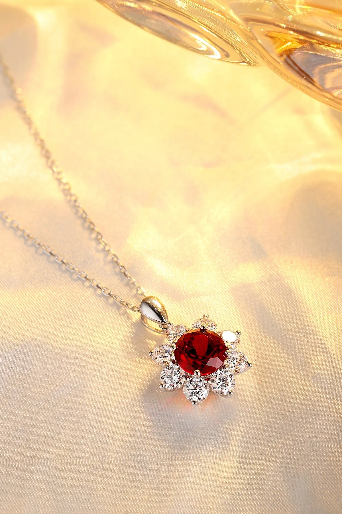 Gemfiori Anster 925 Sterling Silver High-quality Cultivated Ruby Necklace - Suitable for Parties or As a Gift