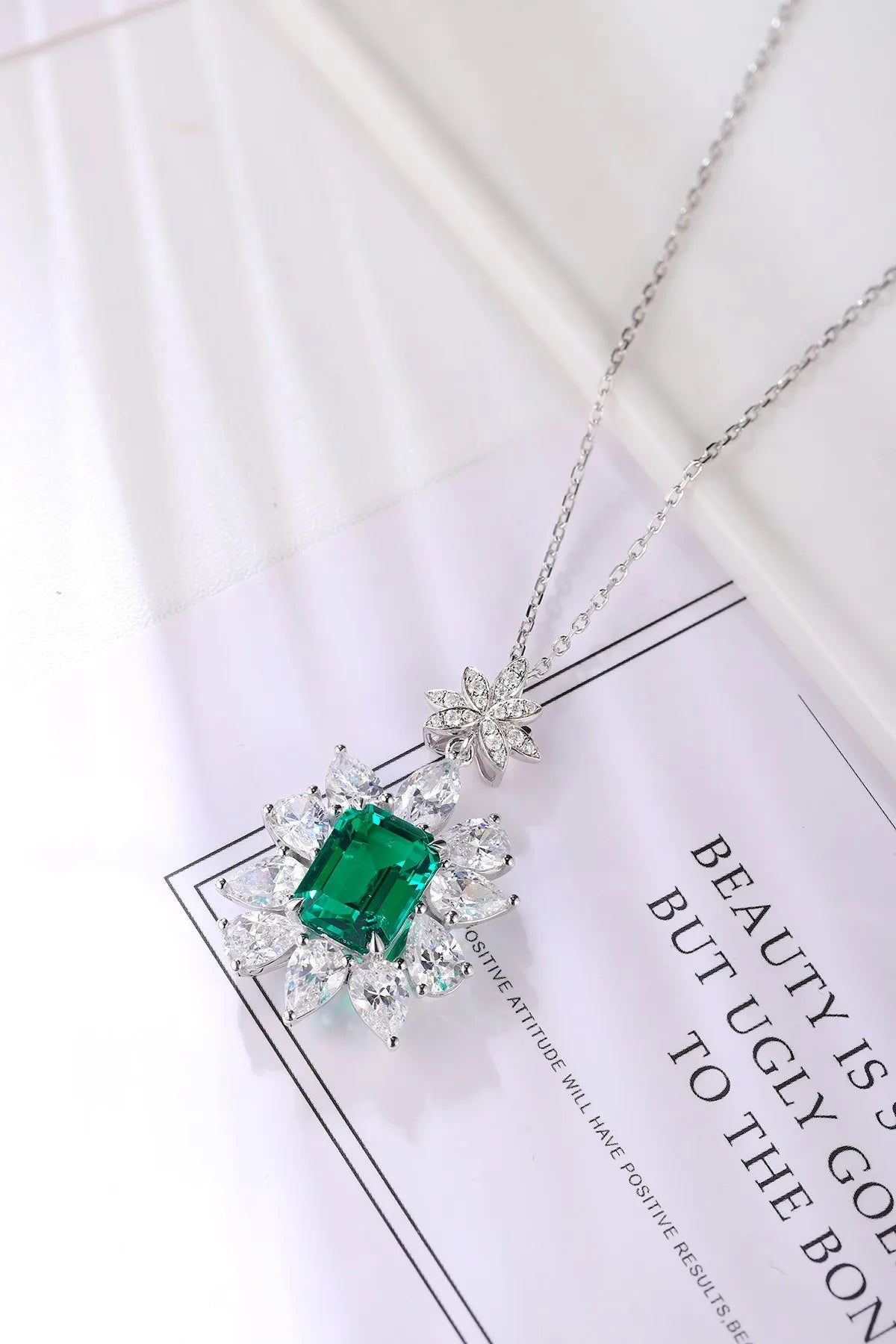 Gemfiori Anster 925 Sterling Silver High-quality Cultivated Emerald Necklace - Suitable for Parties or As a Gift