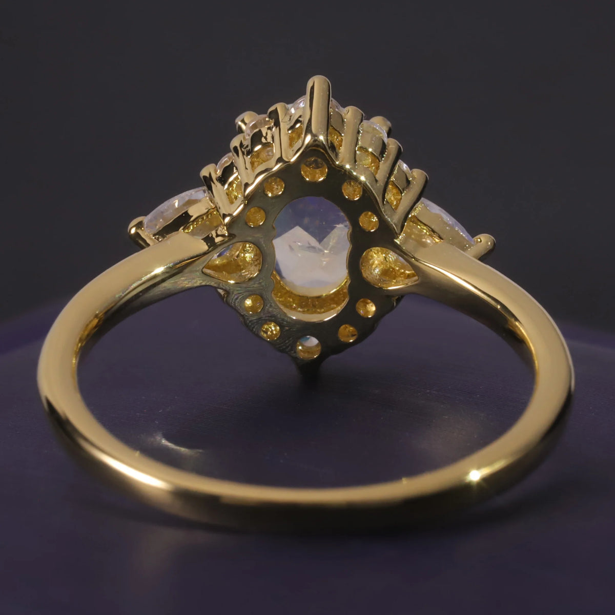 ArtistA Vintage Luxurious Cluster Setting Alternating Faceted Oval 5x7mm Milky Blue Moonstone Cluster Ring 925 Silver Gold Plated