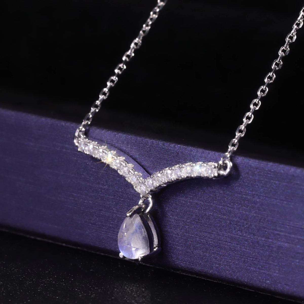 ArtistA Abiding Curved Shape Jewelry Set Faceted Moonstone 2 Piece Ring Set & Cabochon Moonstone V Bar Pendant Necklace S925 Jewelry Set