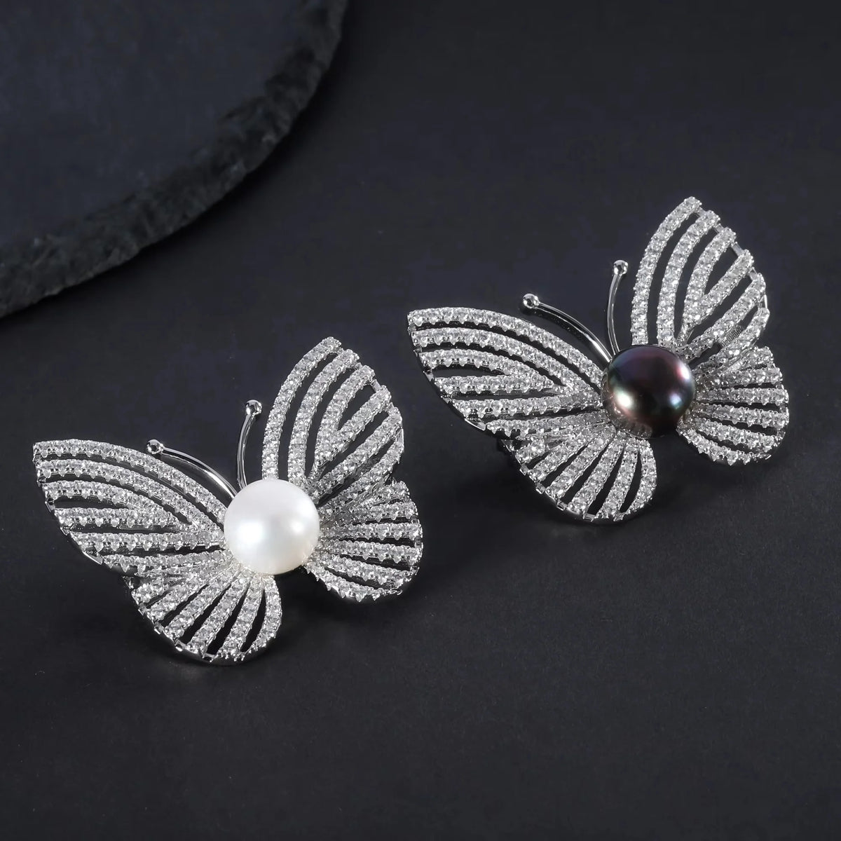 ArtistA F9895BH Abiding Custom Exquisite Elegant Insect Butterfly 925 Silver 10mm Freshwater Pearl Brooches Pins for Graduation Gift