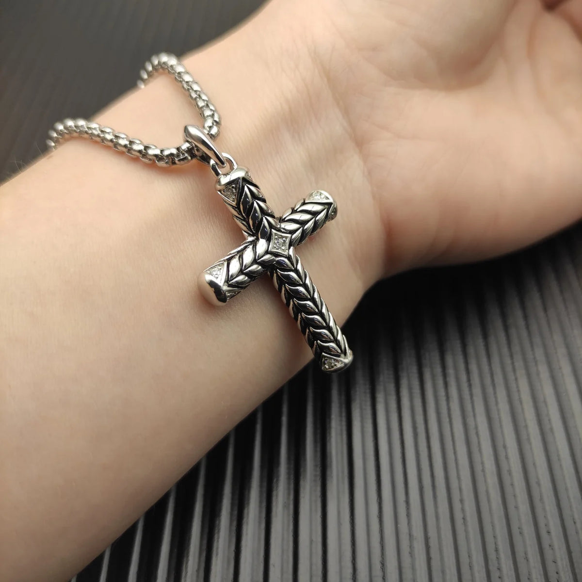 FASHIONISTA DY High-Quality Silver-Plated Cross Diamond Necklace. Gold-Plated Cross Diamond Necklace. Jewelry .