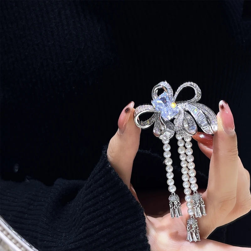 Tassel Dangle Pearl Brooch 4-5mm Freshwater Bowknot Motif Zircon Inlaid Polished Metal Luxury Accessory Fashion Brooches