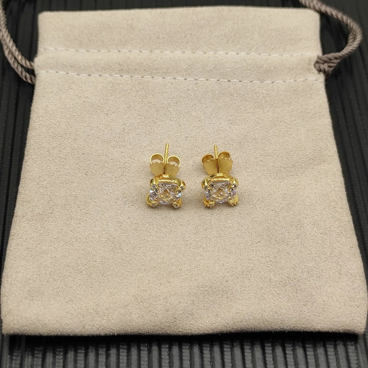 DY High-Quality Silver-Plated 8mm Four-Prong Diamond Earrings. Gold-Plated 8mm Colored Gemstone Earrings. Wholesale Jewelry.