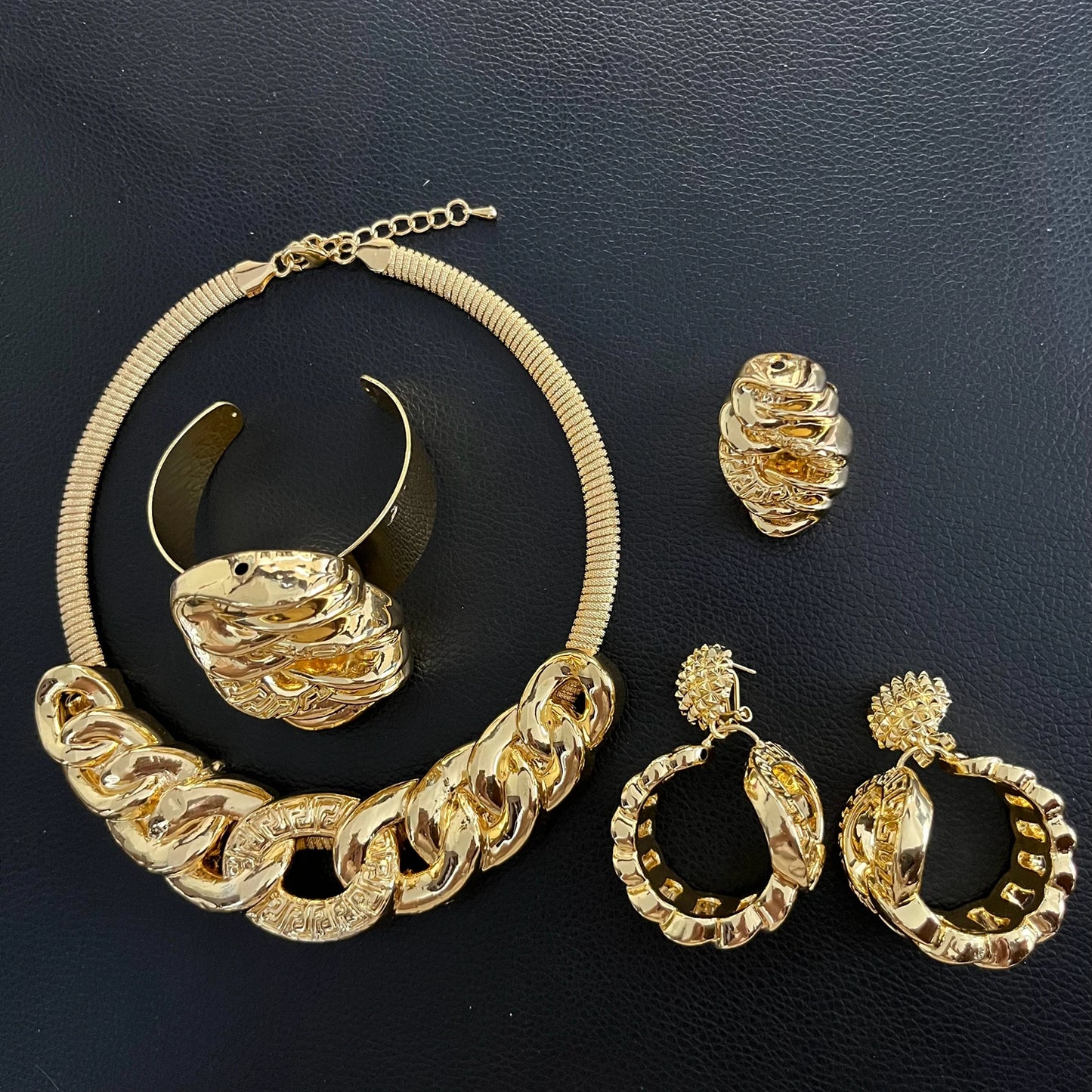 Zhuerrui New Fashion Women's Jewelry Set Luxury Exquisite Jewelry Nigeria Engagement Jewelry Charm Necklace BraceletHK00822