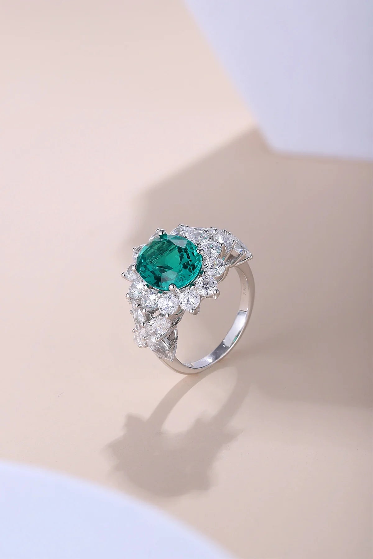 Gemfiori Jewelry Trendy High Quality S925 Silver Cultivated Emerald Ring Unisex Engagement Ring for Wedding Party or Gift