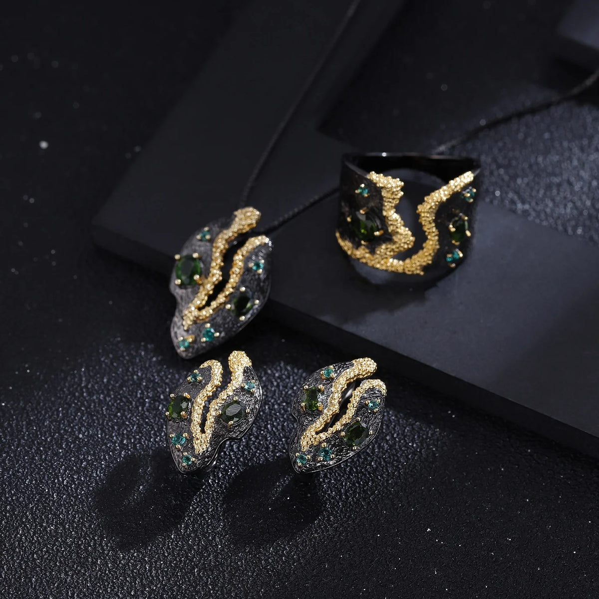 ArtistA Abiding Trendy Designer Style Yellow Flower Cluster Decoration 2 Tone Plated 925 Silver Chrome Diopside 3 Pieces Jewelry Set