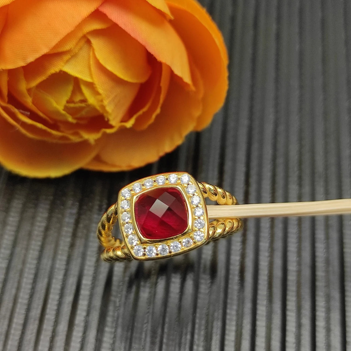 FASHIONISTA DY High-Quality Silver-Plated 14mm Square Diamond-Set Ring, Gold-Plated Colored Gemstone-Set Ring, Jewelry