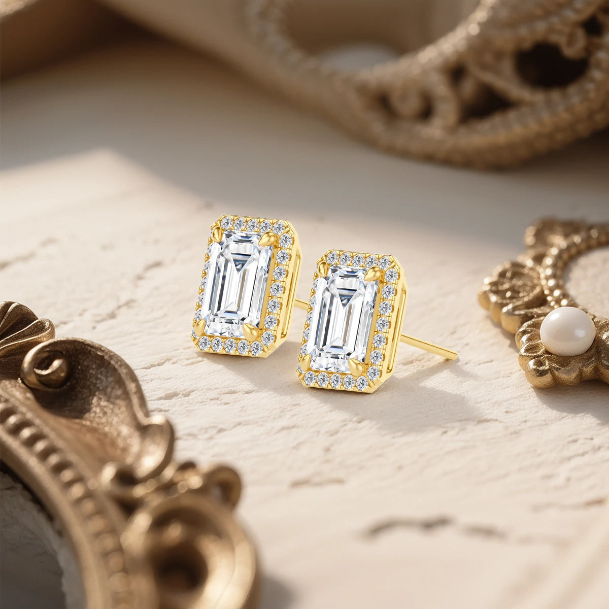 Gioiellieri Woman Luxury Halo Jewelry Style Engagement Mother's Day Gift Hollow 14K Gold 1 Carat Emerald Cut Moissanite Stud Earrings