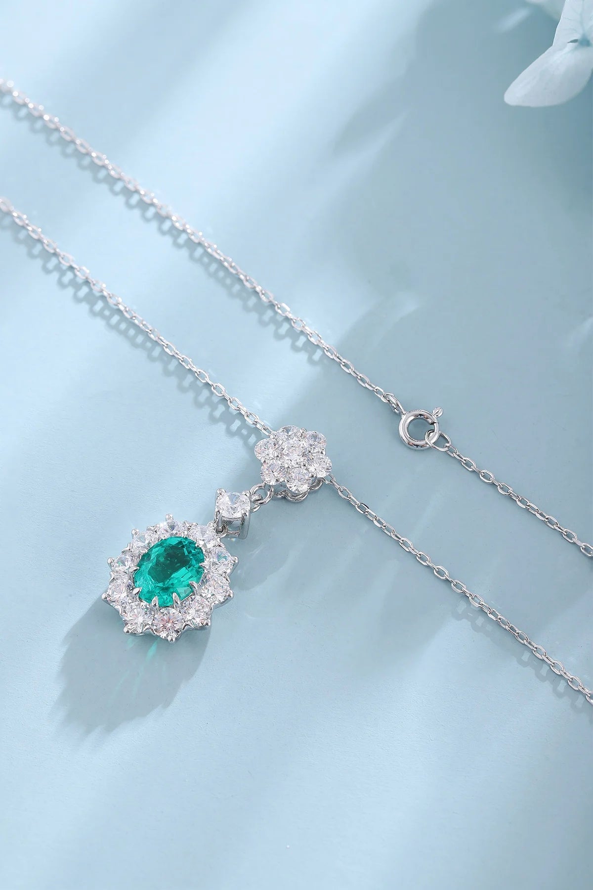 Gemfiori Anster 925 Sterling Silver High-quality Cultivation Lab Grown Emerald Necklace - Suitable for Parties or As a Gift