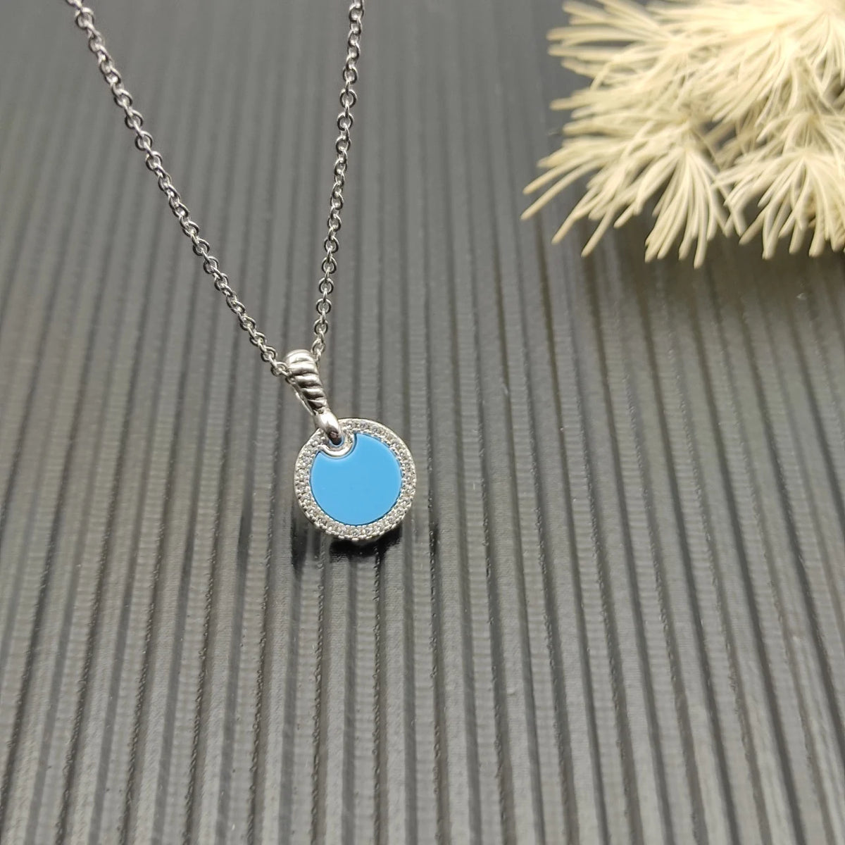 FASHIONISTA DY High-Quality Silver-Plated 17.8mm Round Diamond Necklace. Gold-Plated Colored Gemstone Necklace. Jewelry .